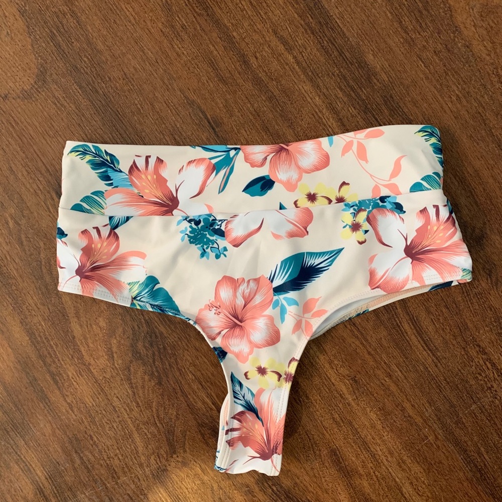 Bikini set - Picture 2 of 2